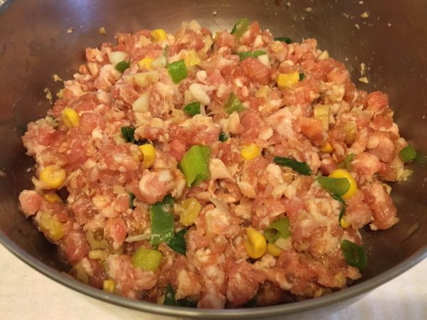 玉米堅果肉丸子-加入蔥末