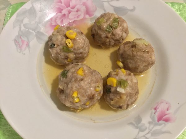 玉米堅果肉丸子-蒸好的肉丸子