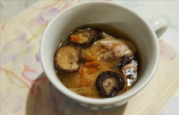 一人份雞湯-加香菇也不錯