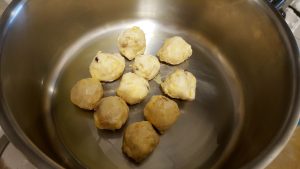 香煎冷凍花枝丸-下鍋