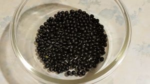 烘焙黑豆手炒黑豆-出現裂痕