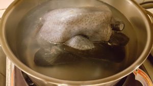 黑豆烏骨雞湯-川燙
