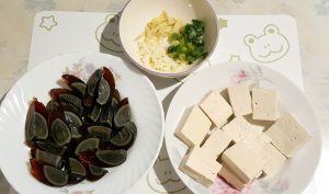 皮蛋紅燒豆腐-材料