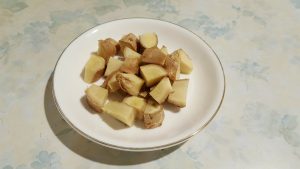 薑塊燉雞-薑切塊